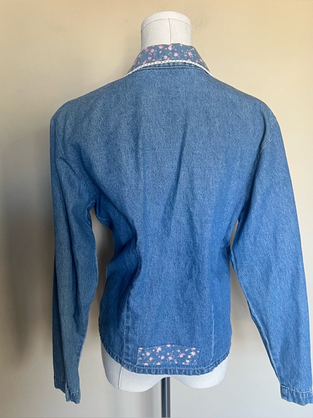Vintage Teddi Denim Shirt Heart Button Up Floral Trim Western Cottagecore Top M - Picture 5 of 9